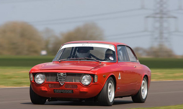 Alfaholics 8th Spring Track day at Castle Combe 4th April 2009