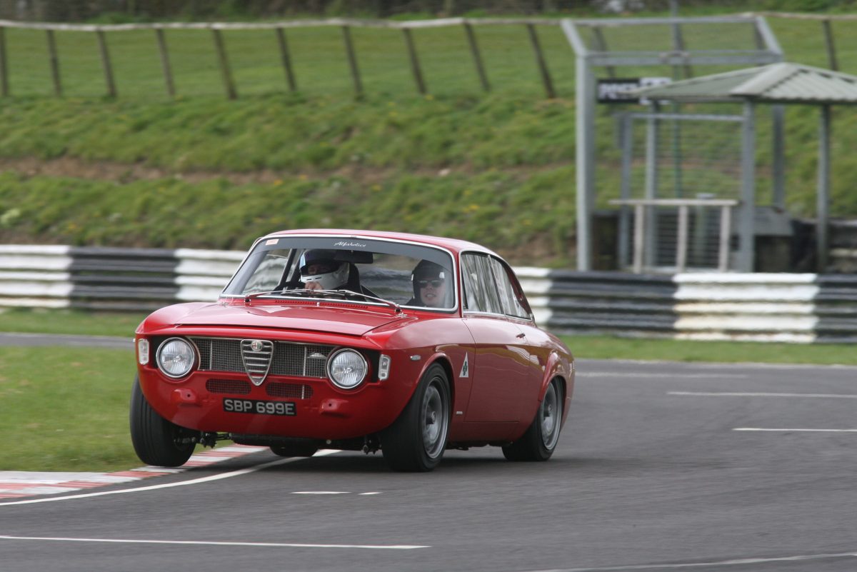 Alfaholics Annual Castle Combe Trackday 2016 – Report